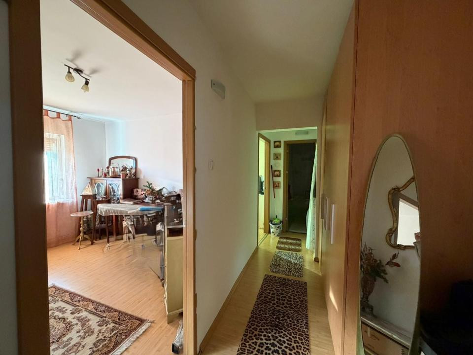 Apartament 3 camere decomandat – Craiovița Nouă 