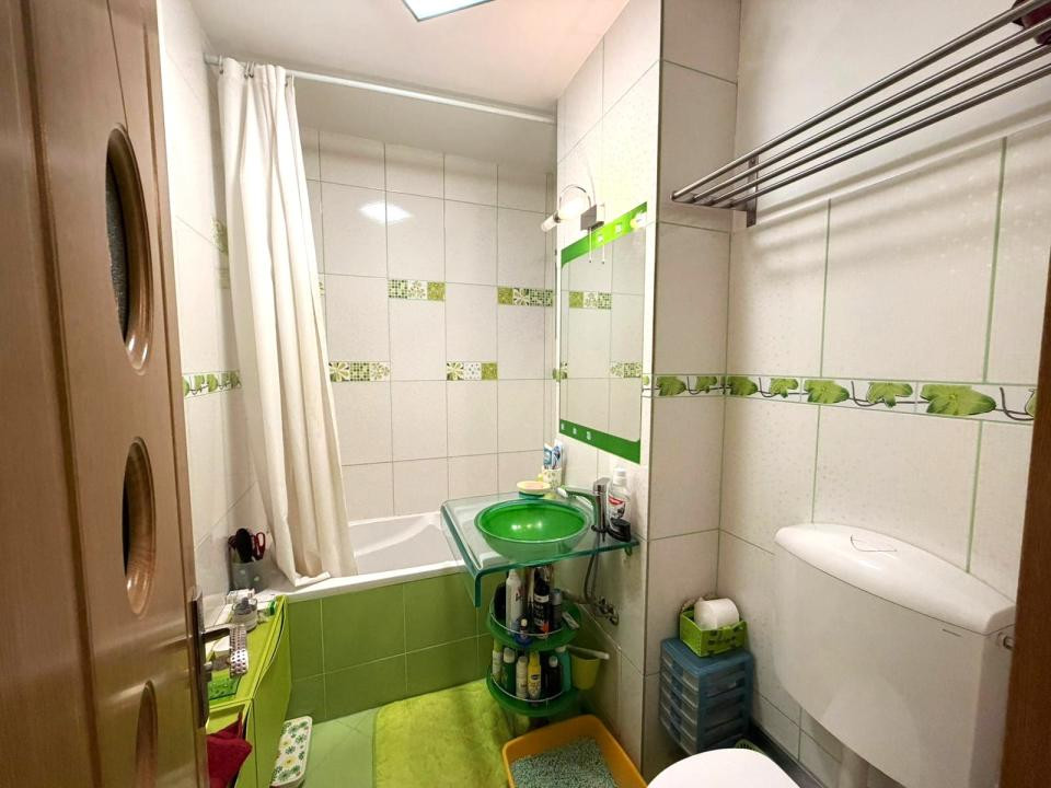 Apartament 3 camere decomandat – Craiovița Nouă 