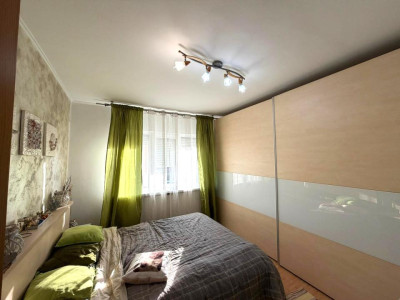 Apartament 3 camere decomandat – Craiovița Nouă 