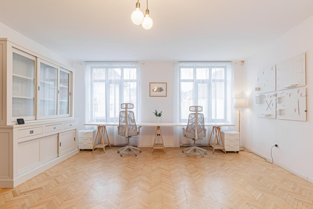 Apartament exclusivist în vilă, ultracentral, curte cu acces auto 