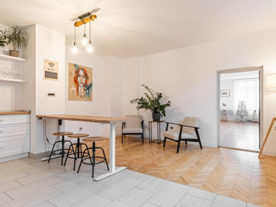 Apartament exclusivist în vilă, ultracentral, curte cu acces auto 