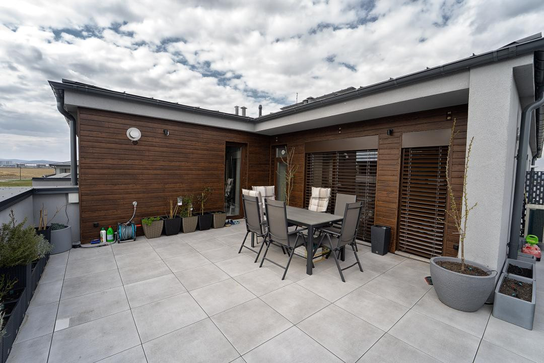 Penthouse smart în Sibiu - etaj retras, terasă generoasă