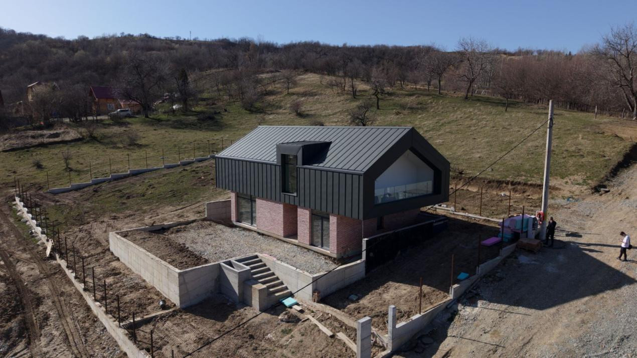 Casă modernă cu panoramă Făgăraș și Cisnădioara, curte mare, premium lux