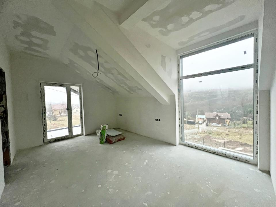 Casă modernă cu panoramă Făgăraș și Cisnădioara, curte mare, premium lux