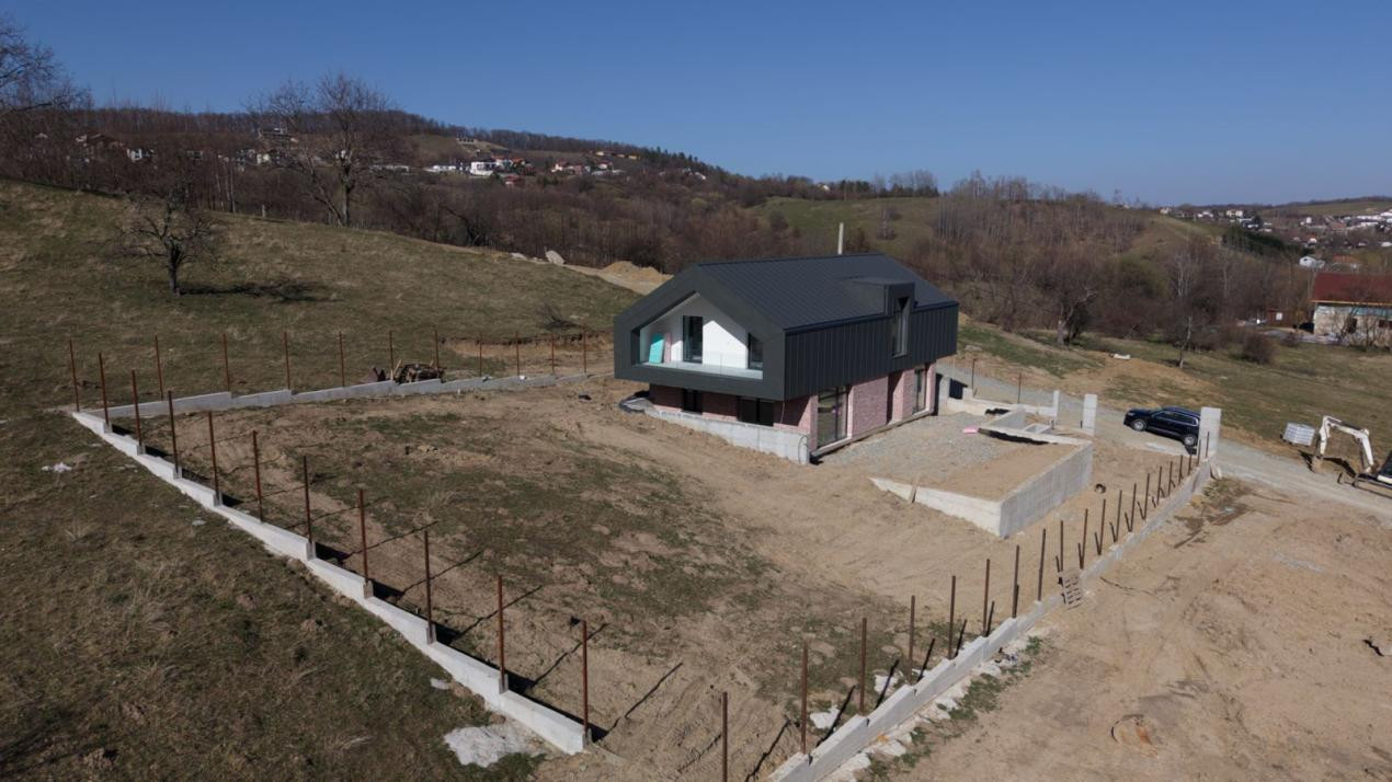 Casă modernă cu panoramă Făgăraș și Cisnădioara, curte mare, premium lux