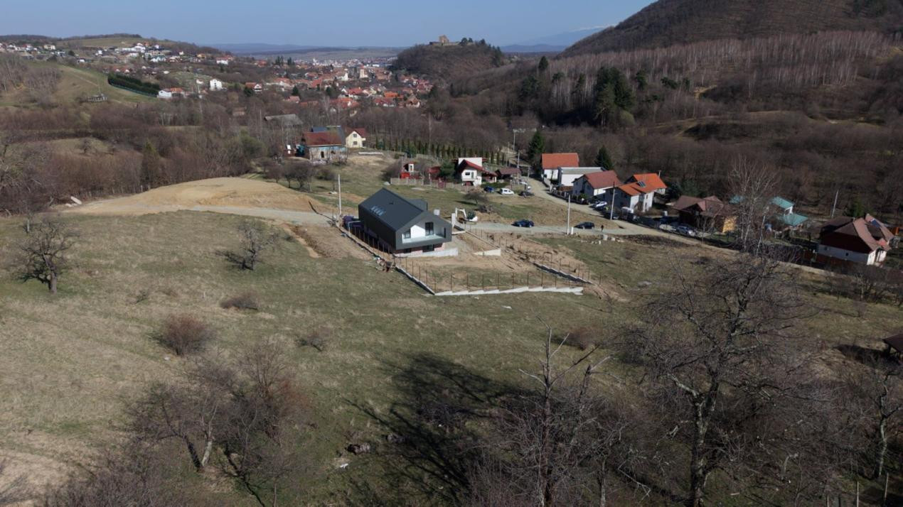 Casă modernă cu panoramă Făgăraș și Cisnădioara, curte mare, premium lux