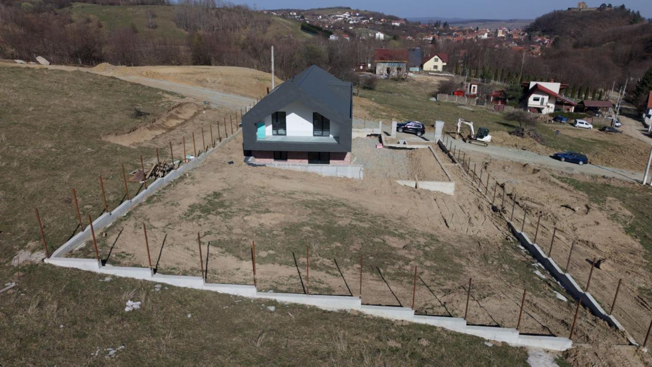 Casă modernă cu panoramă Făgăraș și Cisnădioara, curte mare, premium lux