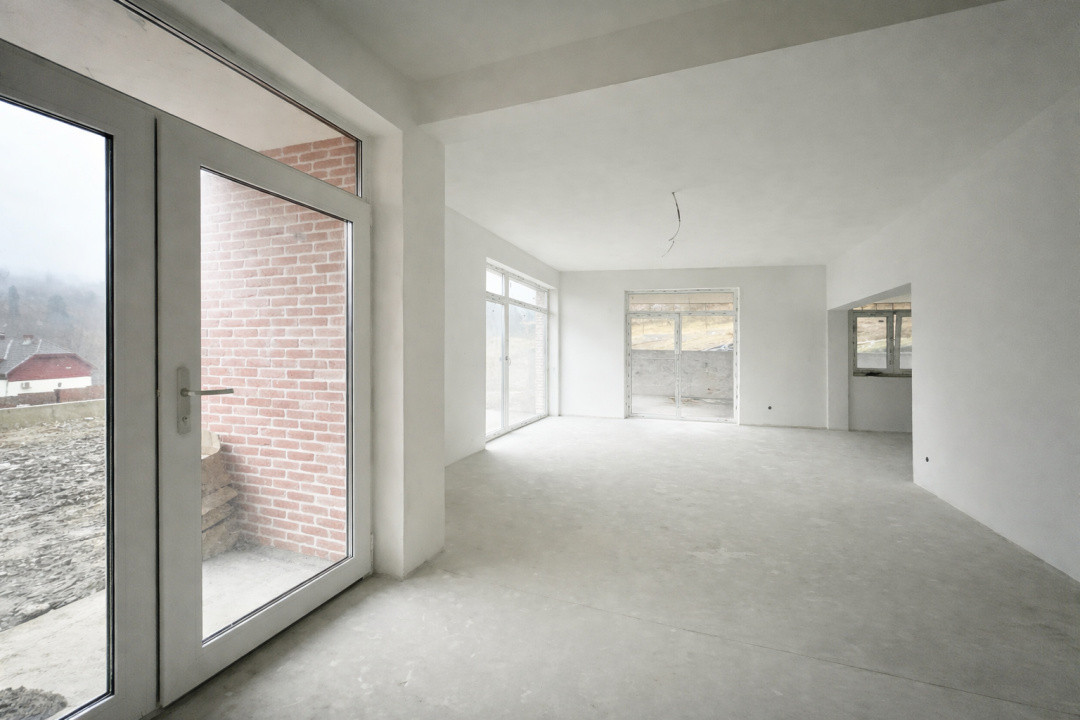 Casă arhitectură modernă cu panoramă spre Munții Făgăraș și Cetatea Cisnădioara 