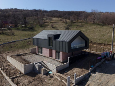 Casă modernă cu panoramă Făgăraș și Cisnădioara, curte mare, premium lux