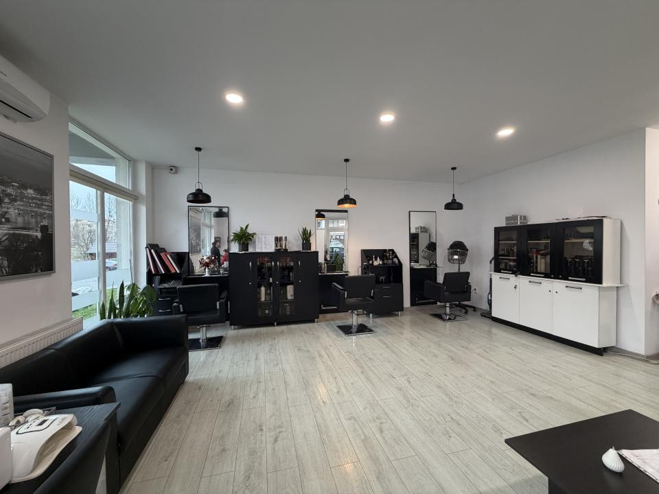 Închiriere post de lucru coafor / frizerie 