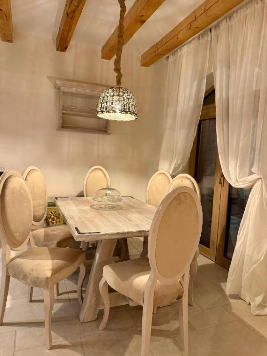 Casă premium lângă Coresi | 160 mp, curte, finisaje deosebite