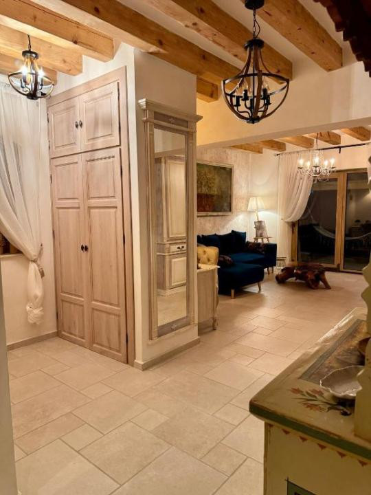 Casă premium lângă Coresi | 160 mp, curte, finisaje deosebite