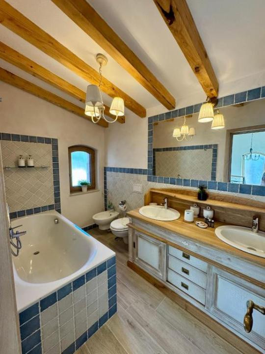 Casă premium lângă Coresi | 160 mp, curte, finisaje deosebite