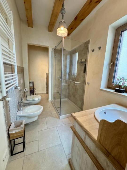 Casă premium lângă Coresi | 160 mp, curte, finisaje deosebite