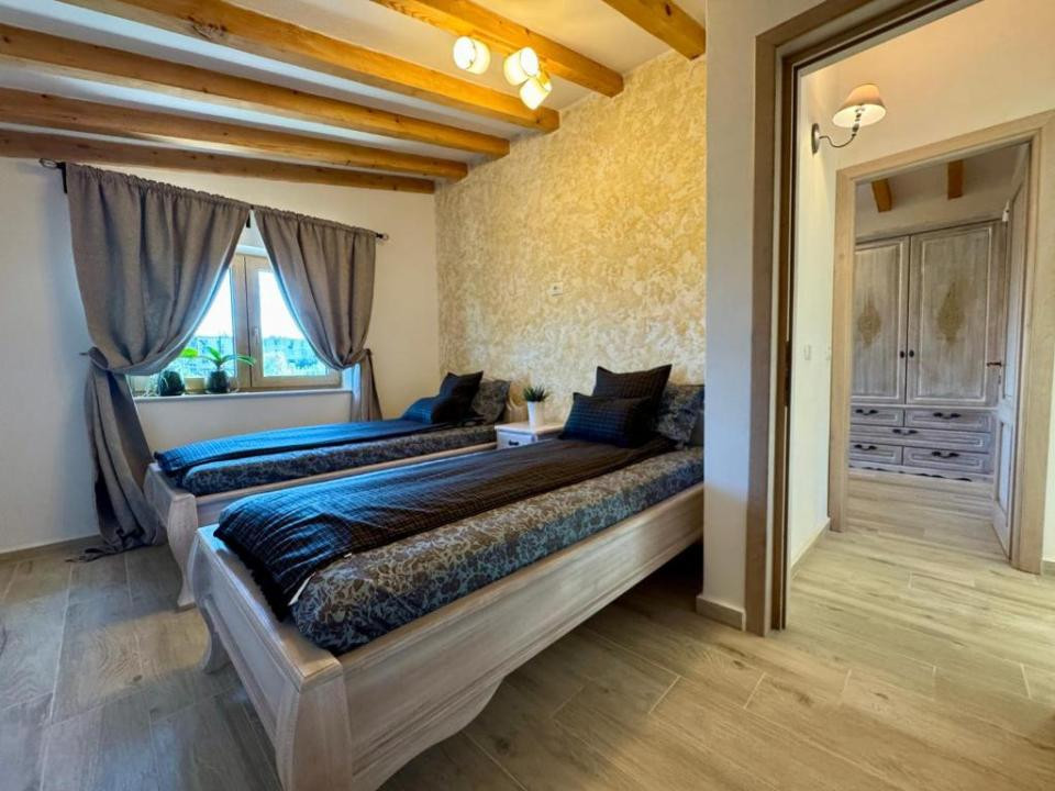 Casă premium lângă Coresi | 160 mp, curte, finisaje deosebite