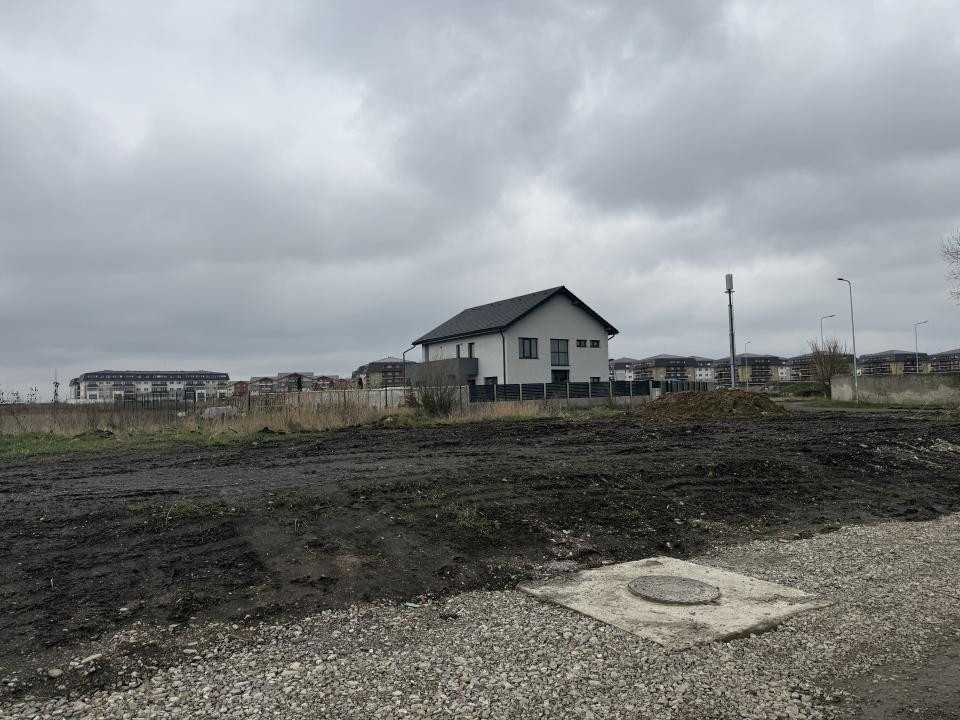 Teren intravilan construibil, utilități complete Str. Cetății - Comision 0