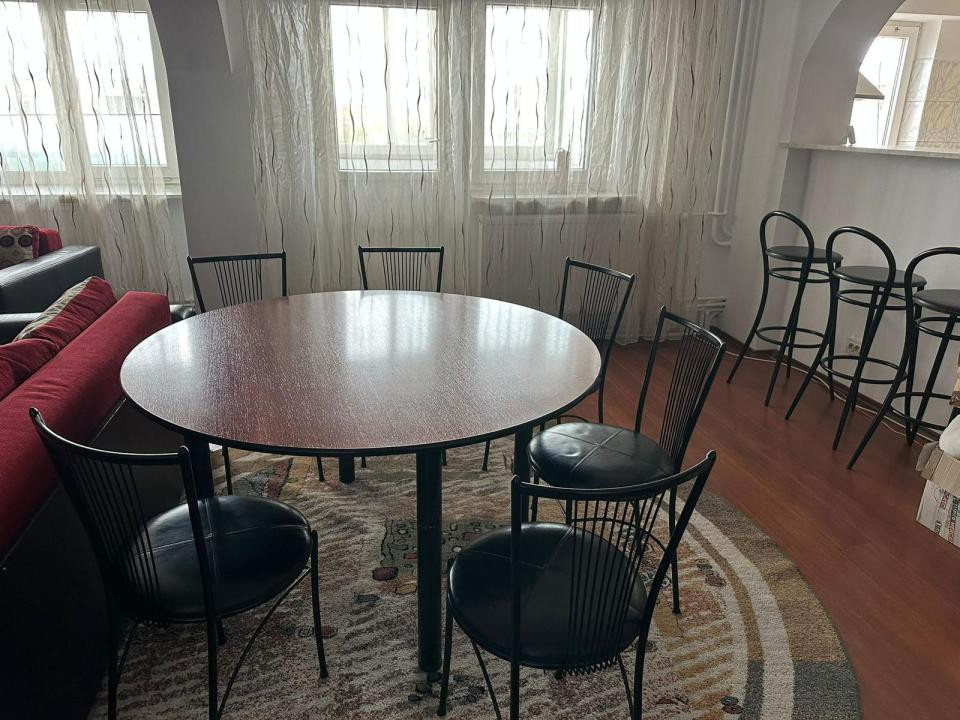 Apartament  4 camere transformat in 3 camere Calea Bucuresti. Macdonald's