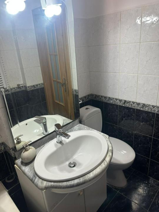 Apartament  4 camere transformat in 3 camere Calea Bucuresti. Macdonald's