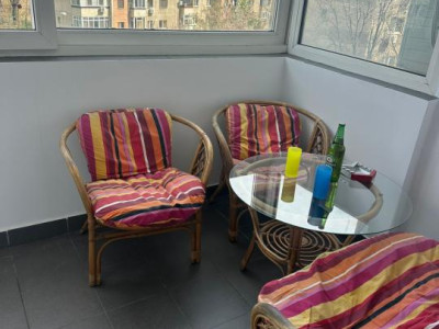 Apartament  4 camere transformat in 3 camere Calea Bucuresti. Macdonald's
