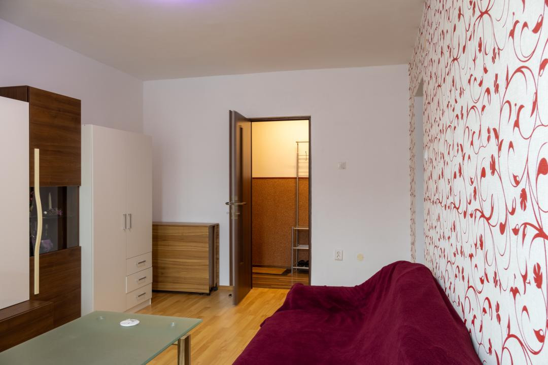 Închiriere garsonieră mobilată și utilată, strada Nucului