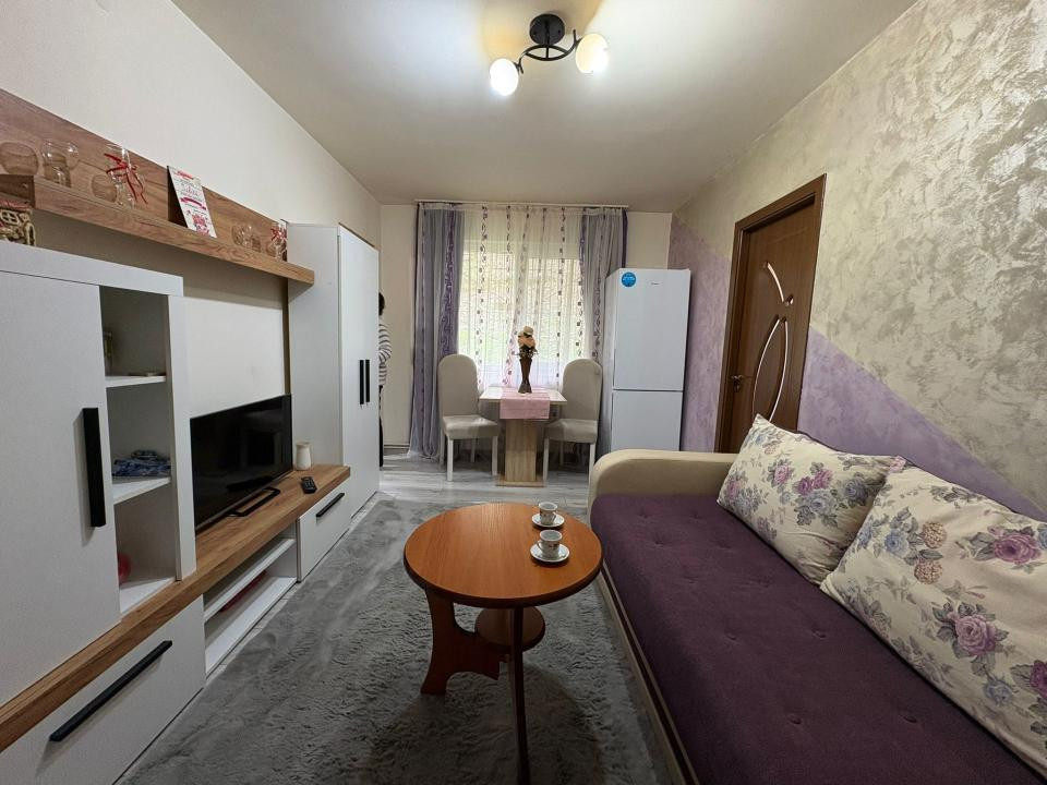 Apartament primitor si renovat, la parterul unui bloc inconjurat de verdeata!