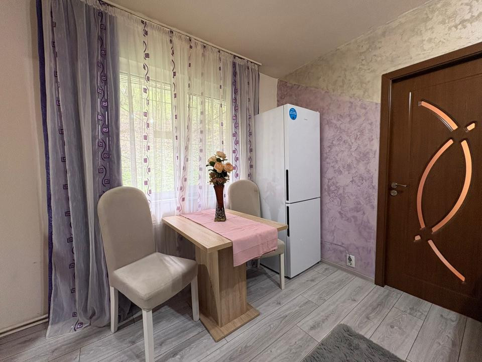 Apartament primitor si renovat, la parterul unui bloc inconjurat de verdeata!