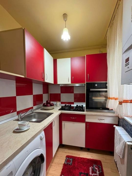 Apartament primitor si renovat, la parterul unui bloc inconjurat de verdeata!