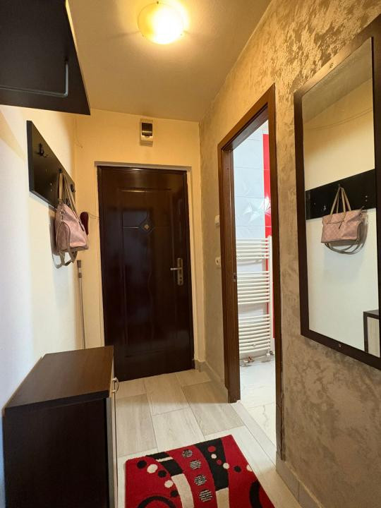 Apartament primitor si renovat, la parterul unui bloc inconjurat de verdeata!