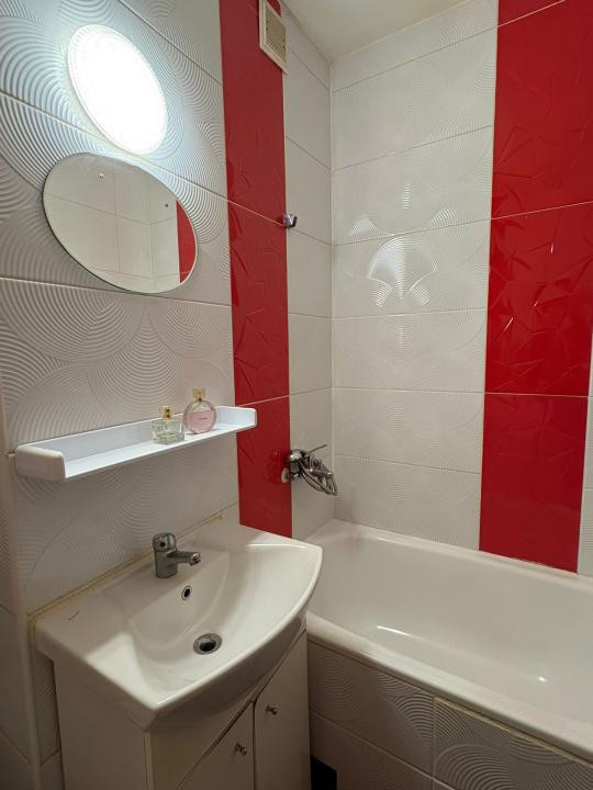 Apartament primitor si renovat, la parterul unui bloc inconjurat de verdeata!