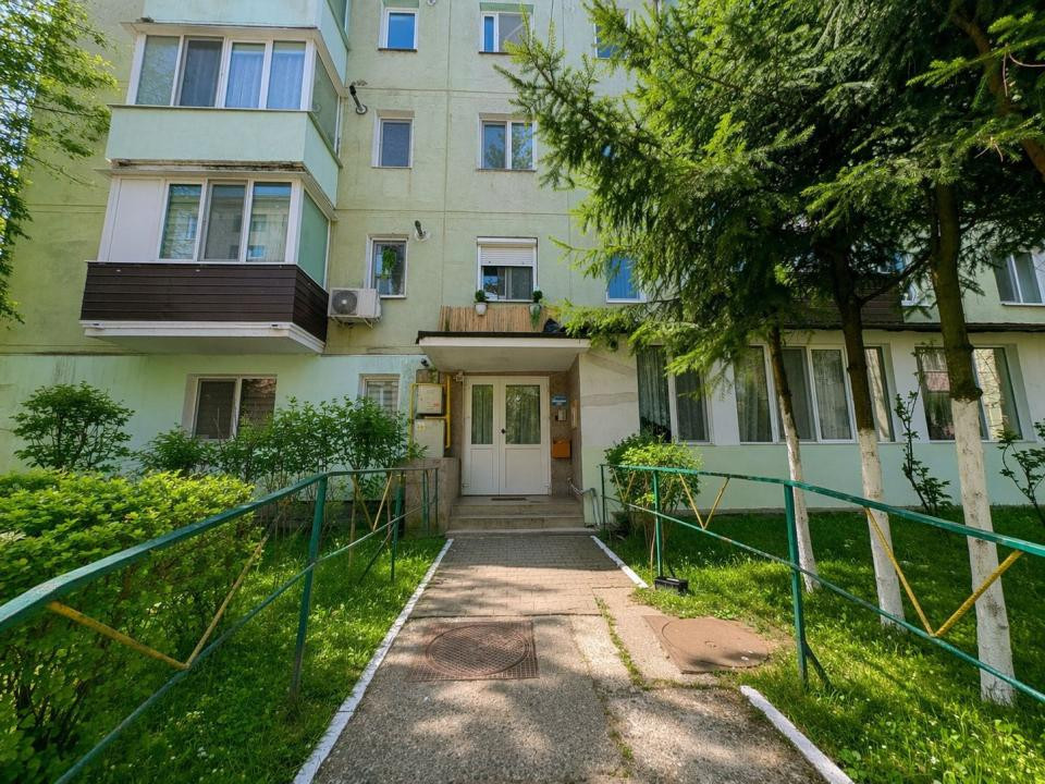 Apartament primitor si renovat, la parterul unui bloc inconjurat de verdeata!