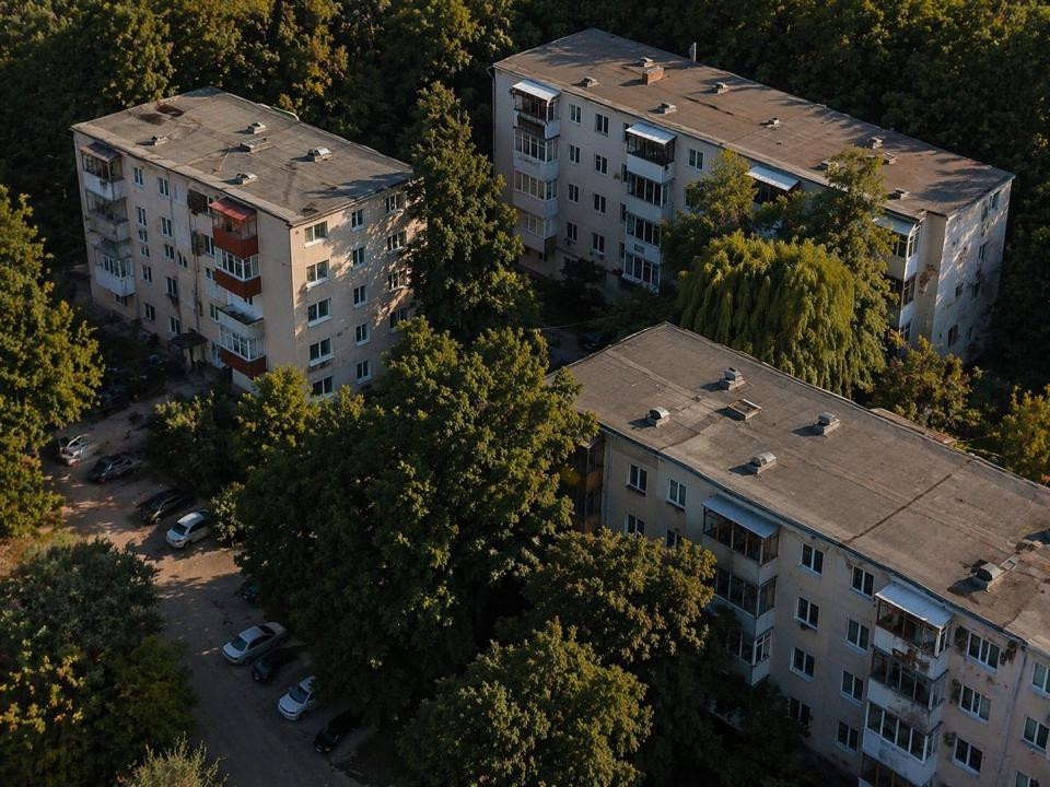 Apartament primitor si renovat, la parterul unui bloc inconjurat de verdeata!