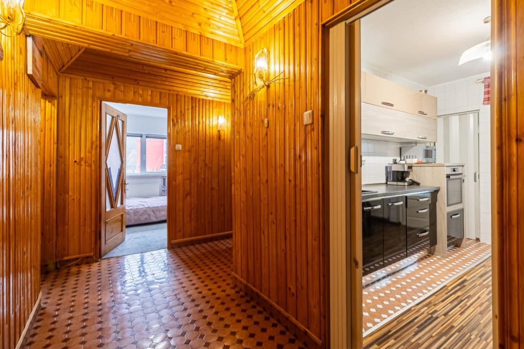 Apartament 4 camere de vânzare | Răcădău, Brașov | Etaj 2 | Decomandat | Parcare