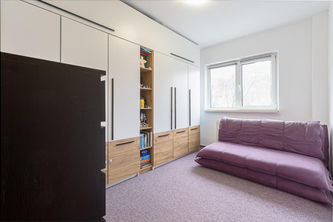 Apartament 4 camere de vânzare | Răcădău, Brașov | Etaj 2 | Decomandat | Parcare