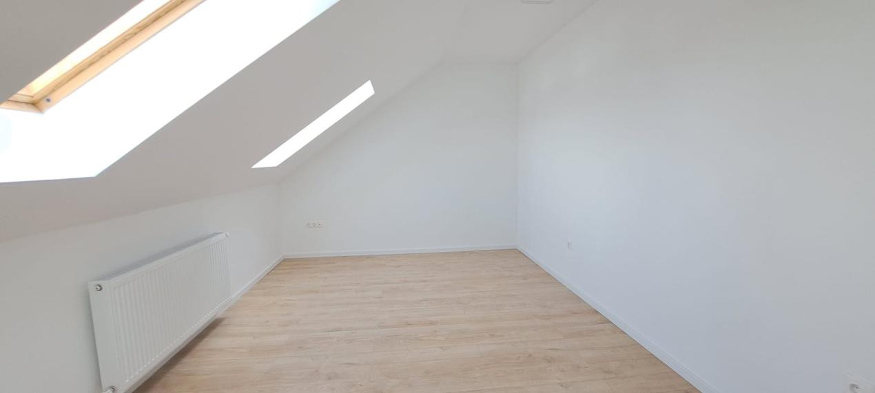 Apartament 3 camere , pe doua niveluri , in imobil cu lift 