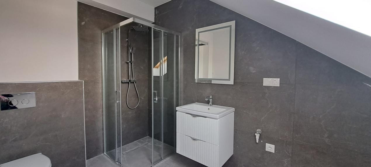 Apartament 3 camere , pe doua niveluri , in imobil cu lift 