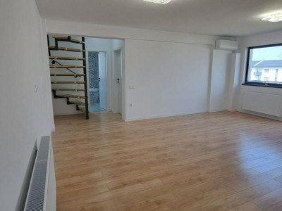 Apartament 3 camere , pe doua niveluri , in imobil cu lift 
