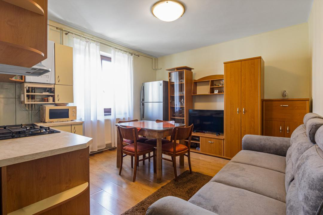 Garsonieră spatioasa - 48mp utili - Pietonala Racadau - parcare+gradina