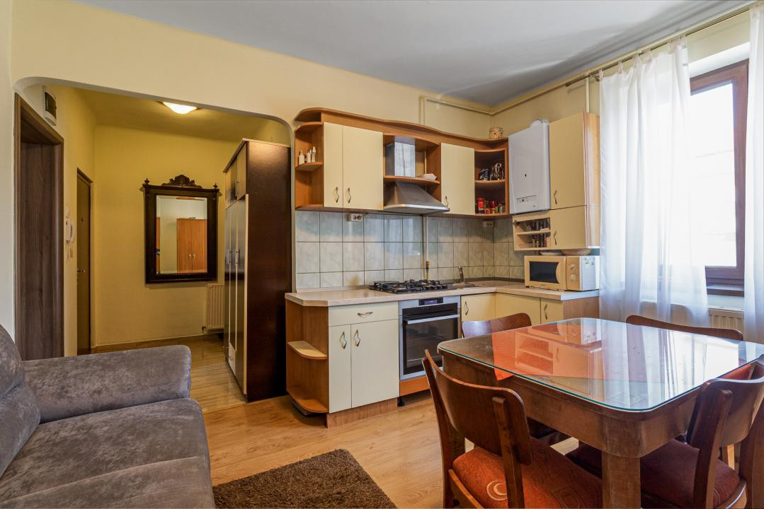 Garsonieră spatioasa - 48mp utili - Pietonala Racadau - parcare+gradina