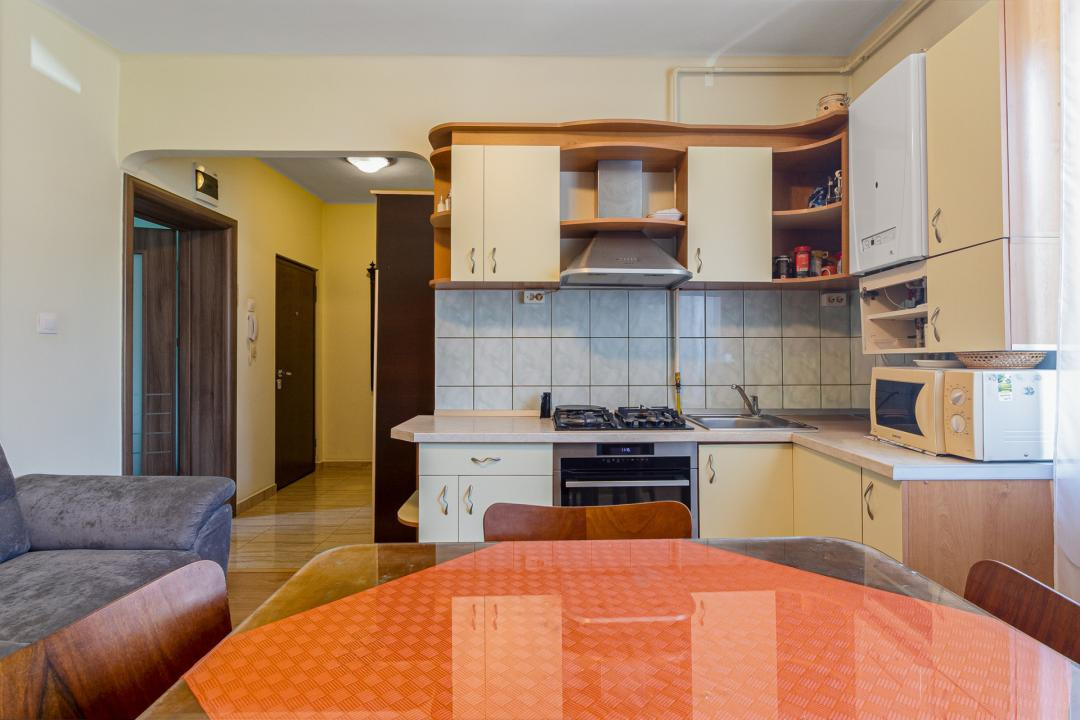 Garsonieră spatioasa - 48mp utili - Pietonala Racadau - parcare+gradina