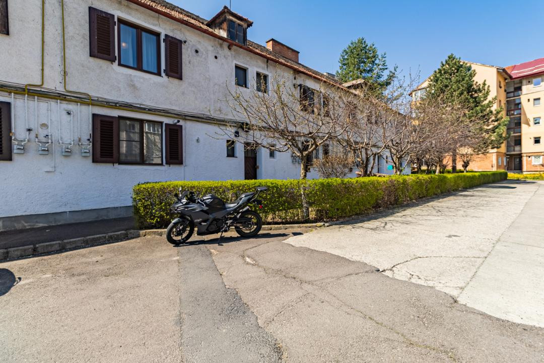 Garsonieră spatioasa - 48mp utili - Pietonala Racadau - parcare+gradina