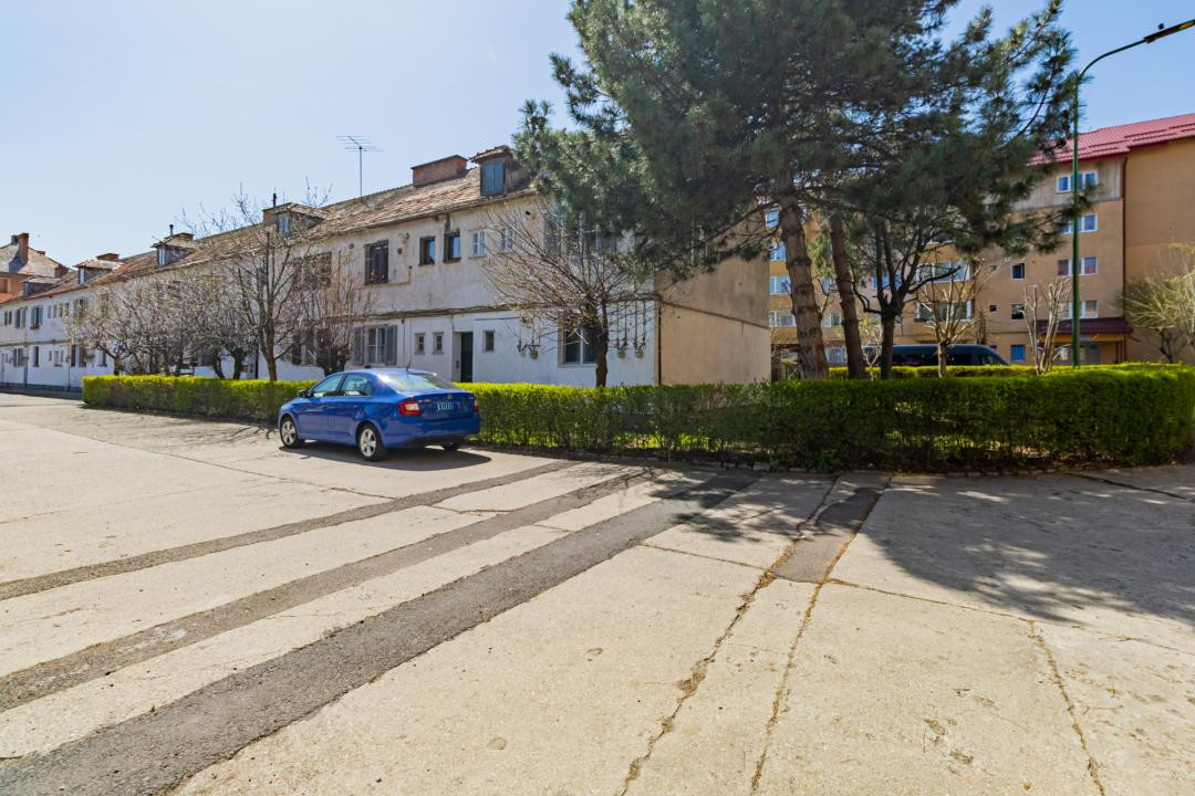 Garsonieră spatioasa - 48mp utili - Pietonala Racadau - parcare+gradina