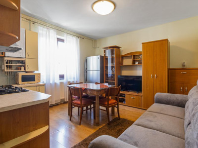 Garsonieră spatioasa - 48mp utili - Pietonala Racadau - parcare+gradina