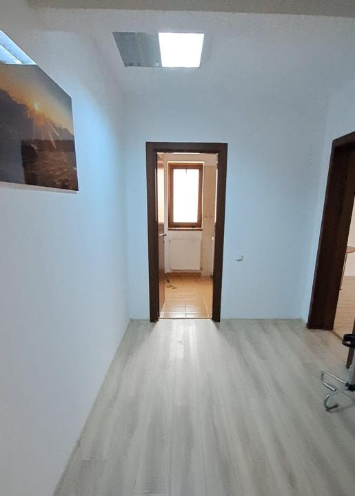 Spatiu de birouri , ultracentral , 90mp , 2 camere, hol, 1 baie.