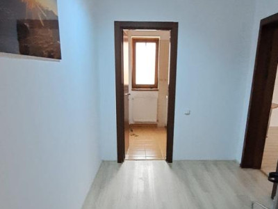 Spatiu de birouri , ultracentral , 90mp , 2 camere, hol, 1 baie.