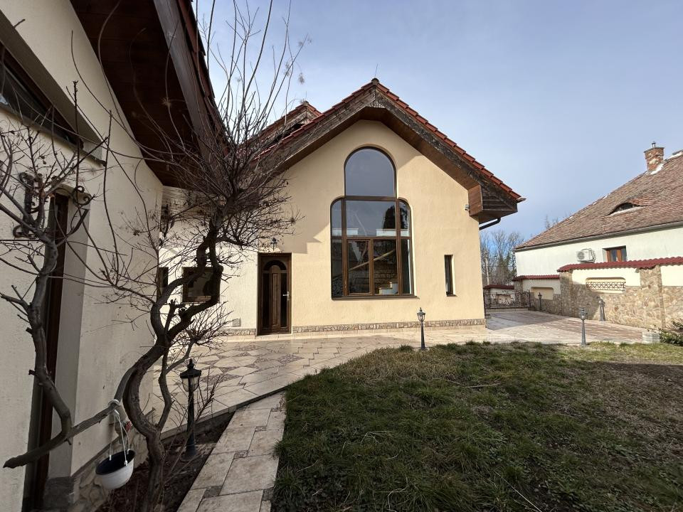 Vilă modernă în zona Centrală