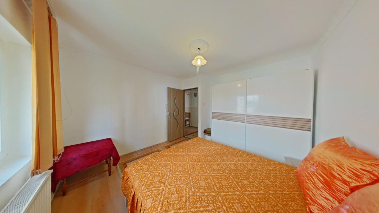 Apartament 2 camere, decomandat, cartier Noua