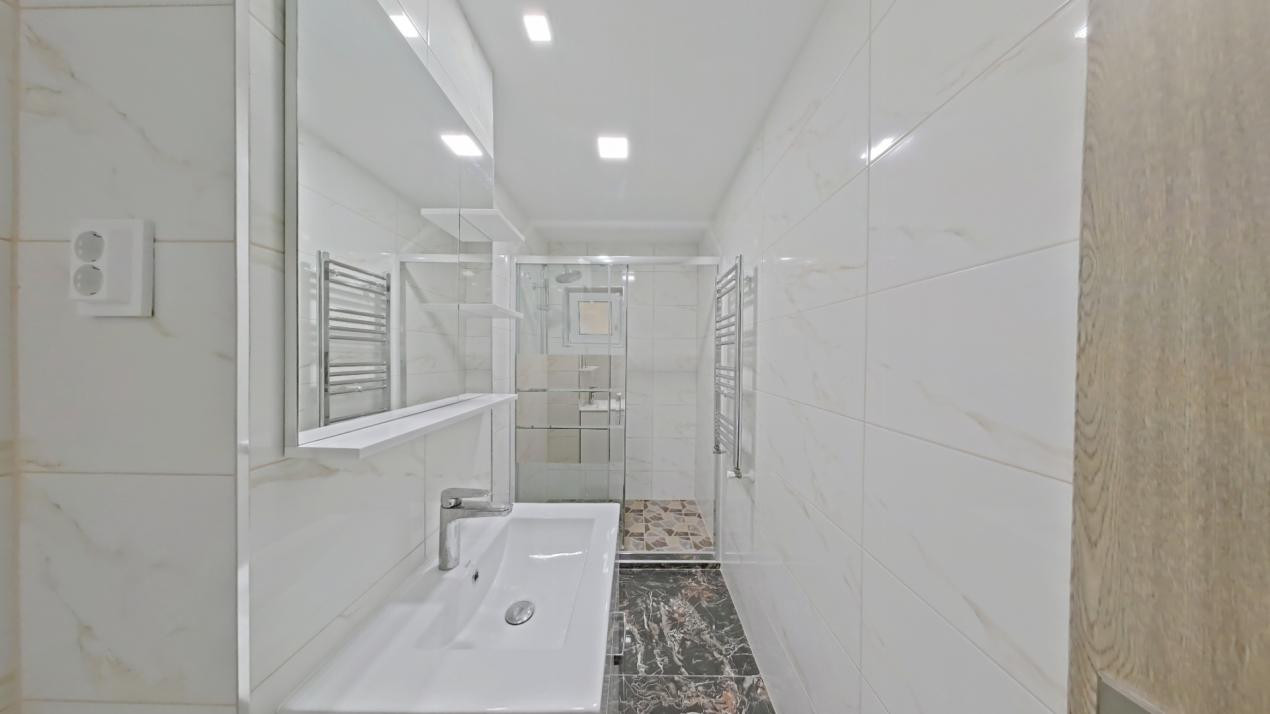 Apartament 2 camere, decomandat, cartier Noua