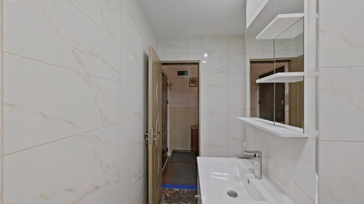 Apartament 2 camere, decomandat, cartier Noua