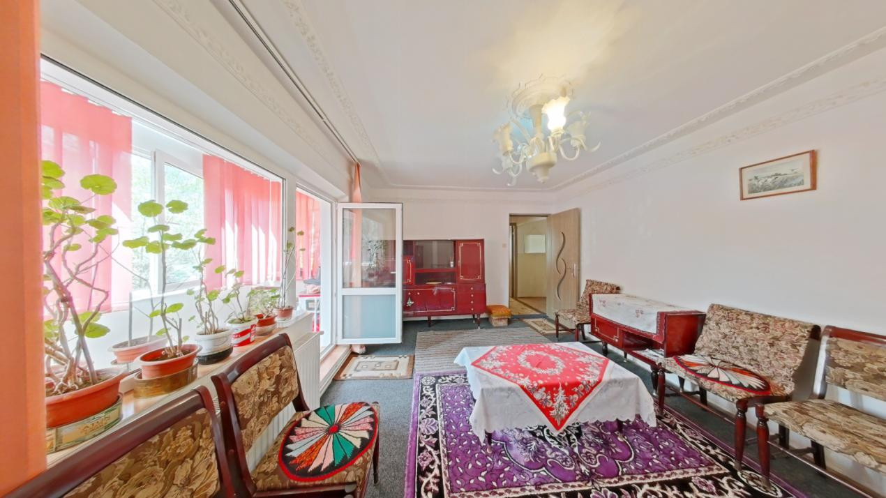 Apartament 2 camere, decomandat, cartier Noua