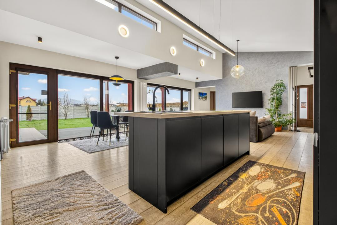 Închiriere casa modernă cu 3 camere, teren 1450 mp - zona Stupini, Brasov